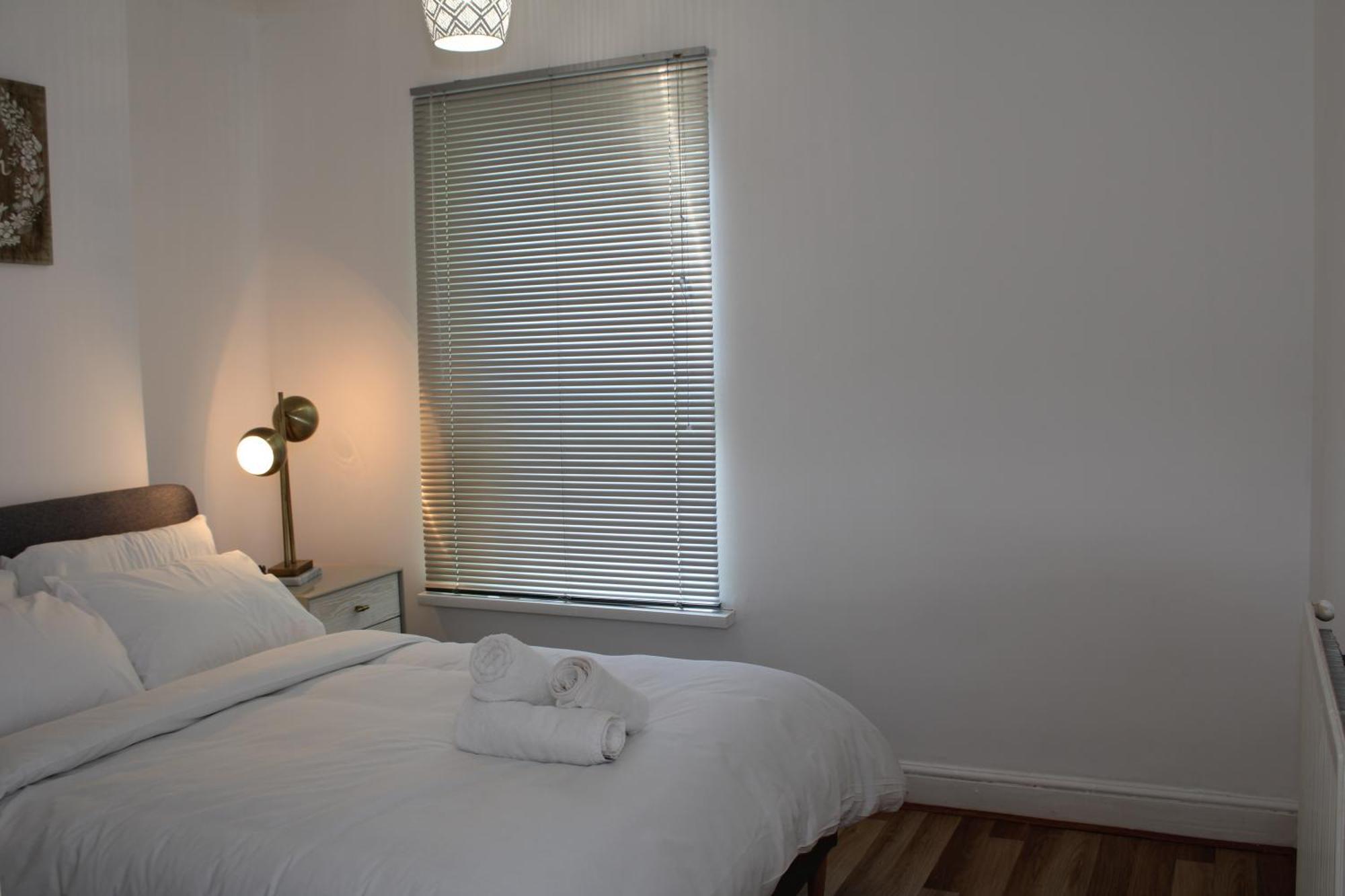 F2S Serviced Apartments 2Bedroom Terrace House With Free Wifi Netflix Suitable For Contractors Walking Distance To Train Station Derby Exterior photo